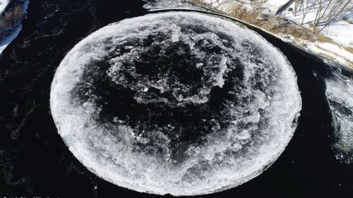 神秘圓盤驚現(xiàn)河流 星際之門還是未知現(xiàn)象？